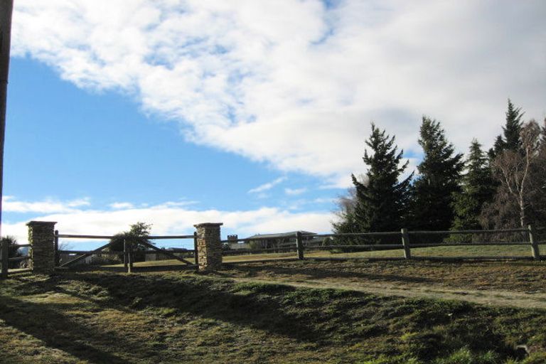 Photo of property in 277 Beacon Point Road, Wanaka, 9305