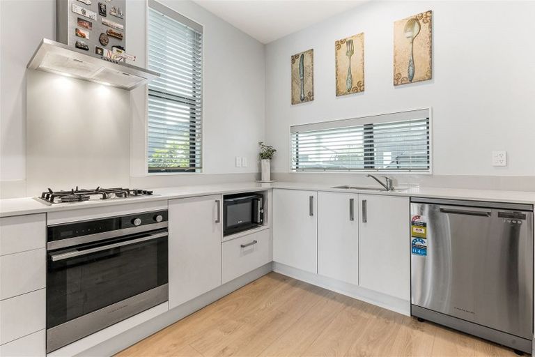 Photo of property in 15 Battalion Drive, Papakura, 2110