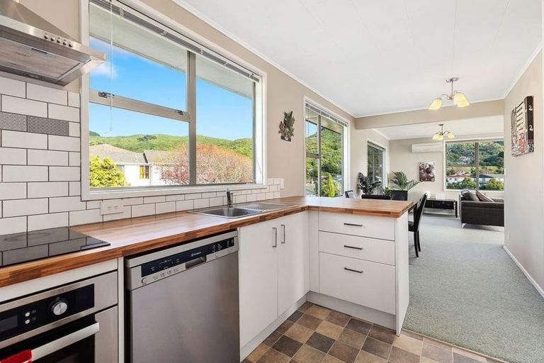Photo of property in 11 Nuffield Street, Tawa, Wellington, 5028