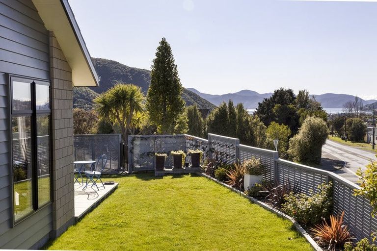 Photo of property in 10 Admiralty Place, Waikawa, Picton, 7220