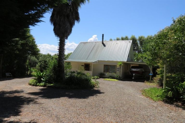 Photo of property in 18 Omarae Road, Pahi, Paparoa, 0571