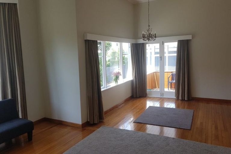 Photo of property in 89 Derwent Street, Island Bay, Wellington, 6023