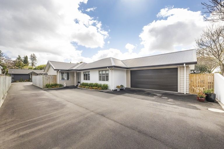 Photo of property in 4 Montgomery Terrace, Hokowhitu, Palmerston North, 4410