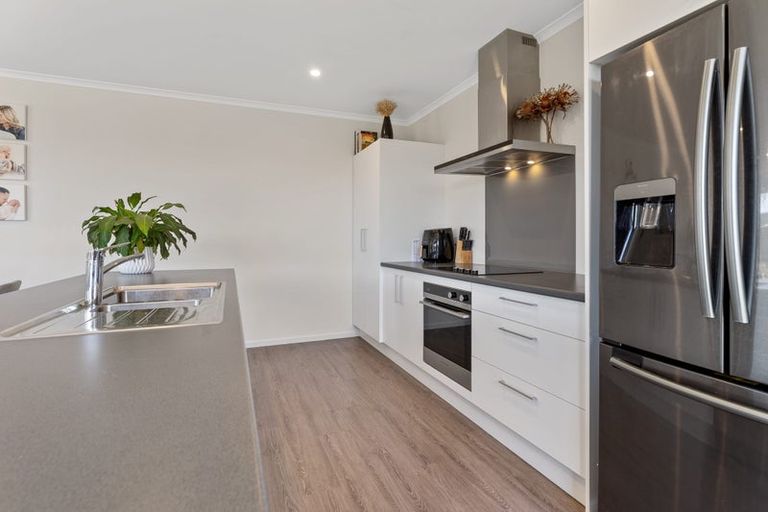 Photo of property in 28 Sholto Duncan Crescent, Halswell, Christchurch, 8025