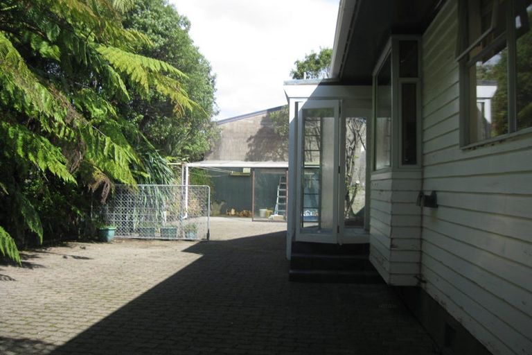 Photo of property in 17 Holly Grove, Maungaraki, Lower Hutt, 5010