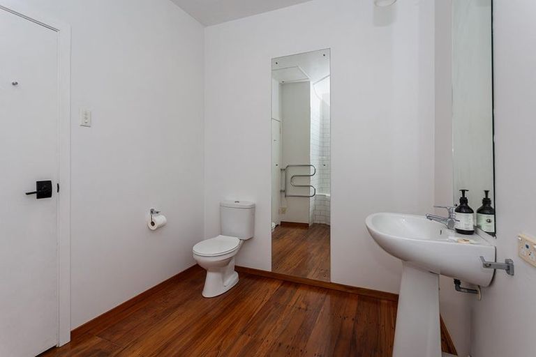 Photo of property in 1060 Great North Road, Point Chevalier, Auckland, 1022