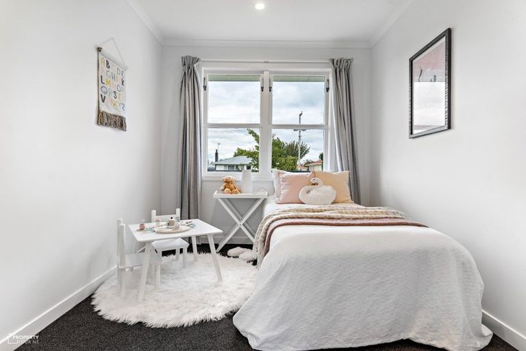 Photo of property in 2 Windsor Street, Solway, Masterton, 5810