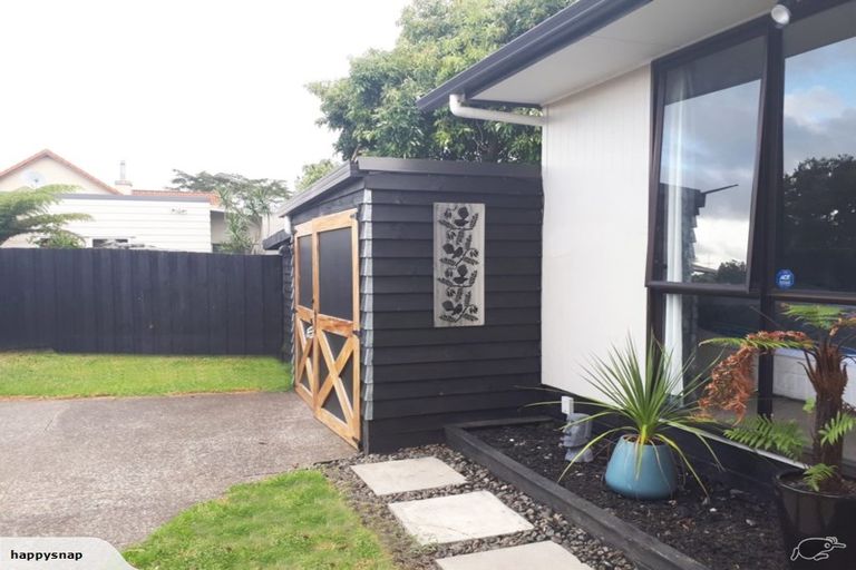Photo of property in 1/9 Fathom Place, Te Atatu Peninsula, Auckland, 0610