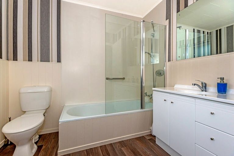 Photo of property in 100 Fox Street, Whataupoko, Gisborne, 4010