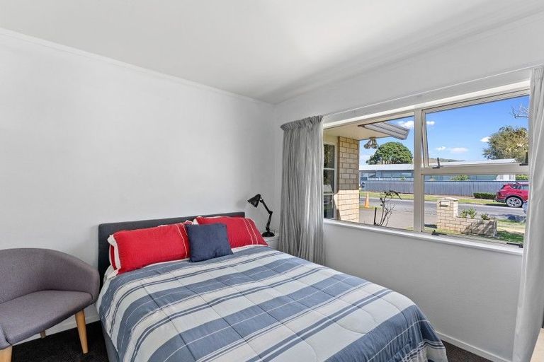 Photo of property in 5a Hemi Street, Waikanae, 5036