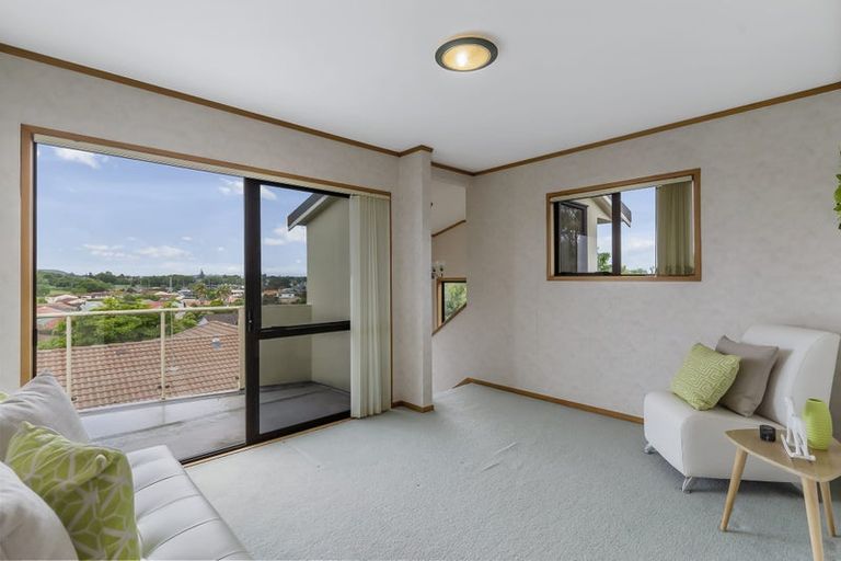 Photo of property in 75 Dalwhinnie Parade, Highland Park, Auckland, 2010