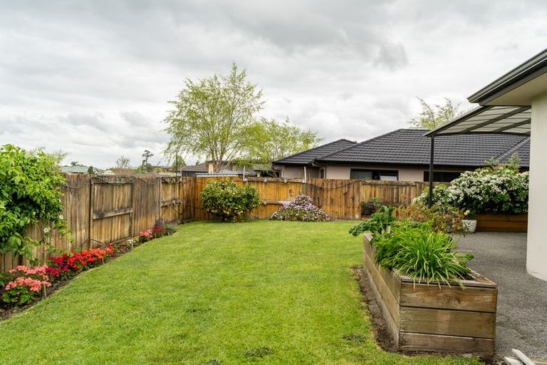 Photo of property in 97 Farnborough Drive, Grandview Heights, Hamilton, 3200