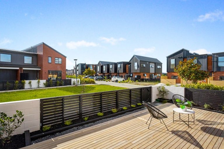 Photo of property in 2 Whakatere Lane, Hobsonville, Auckland, 0616