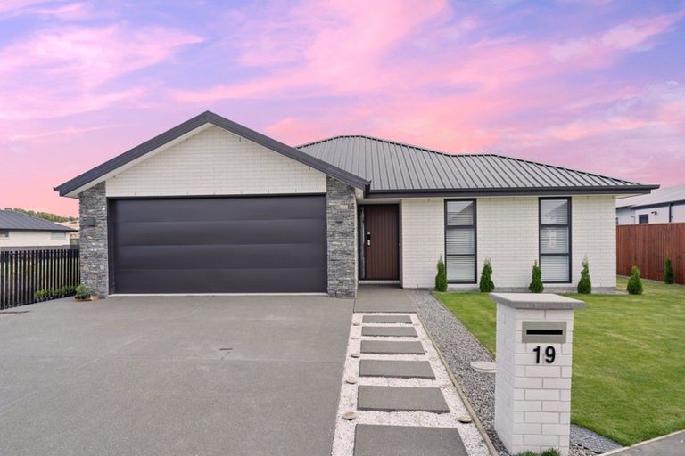 Photo of property in 19 Whitburn Avenue, Halswell, Christchurch, 8025