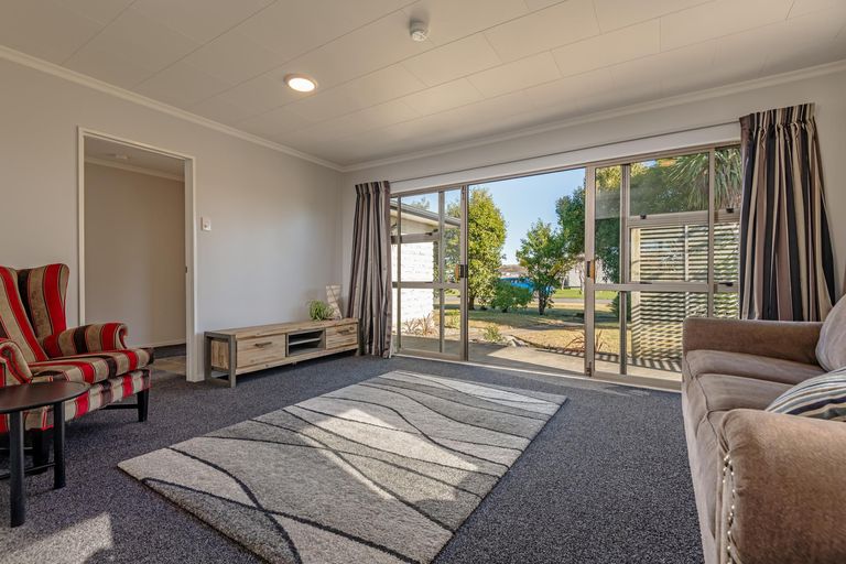 Photo of property in 8 Chelmarsh Place, Highbury, Palmerston North, 4412