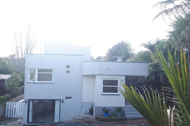 Photo of property in 11 Kenmure Avenue, Forrest Hill, Auckland, 0620