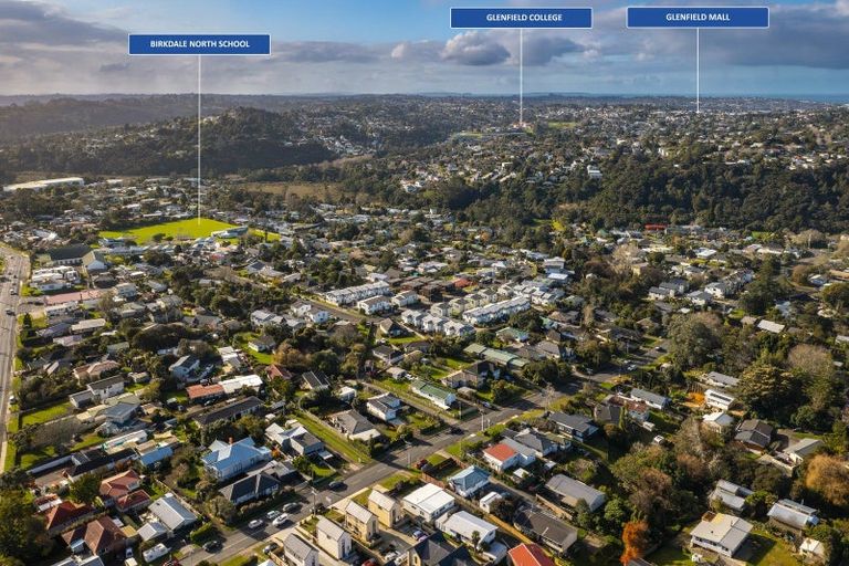 Photo of property in 2/7 Eskdale Road, Birkdale, Auckland, 0626