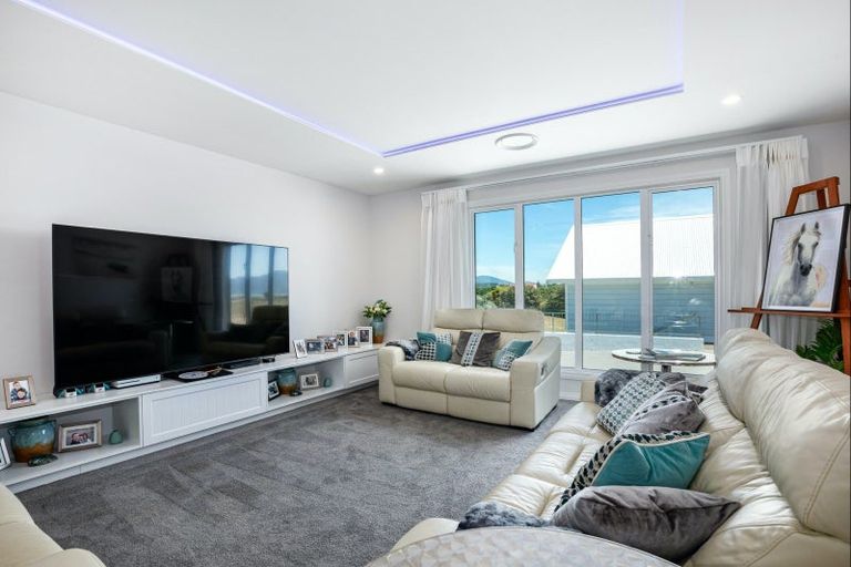 Photo of property in 87 Rutherford Drive, Waikanae Beach, Waikanae, 5036