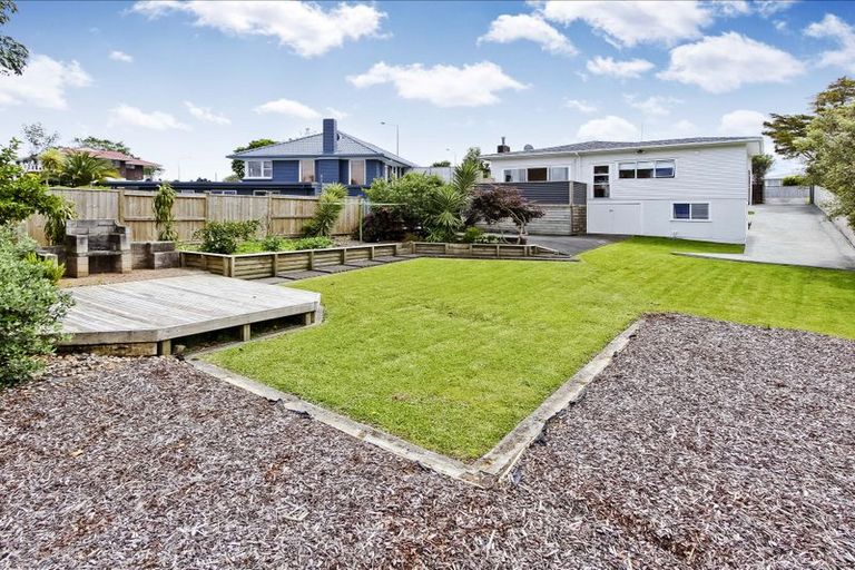 Photo of property in 79a Hobsonville Road, West Harbour, Auckland, 0618