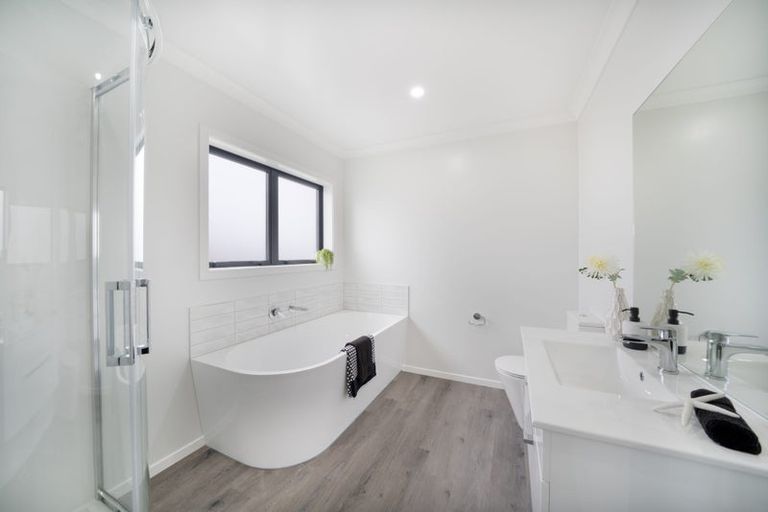 Photo of property in 142 Jamaica Drive, Grenada North, Wellington, 5028