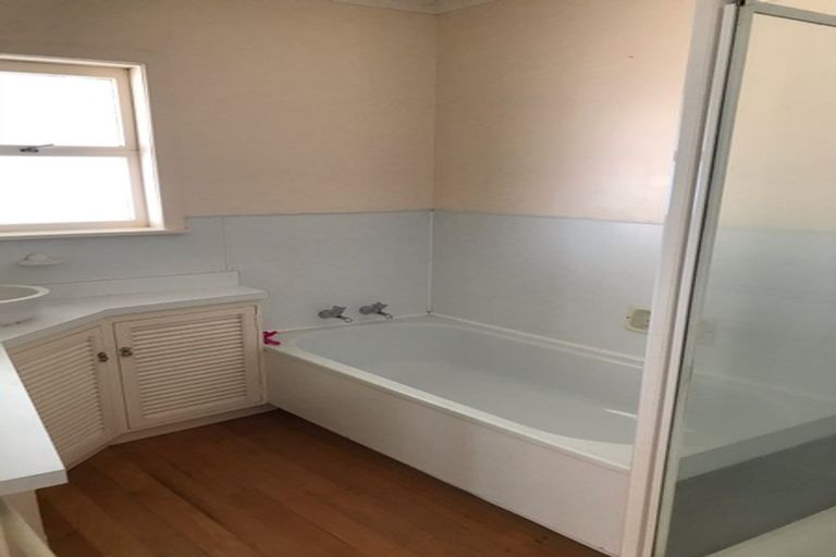 Photo of property in 16 Russell Avenue, Pukekohe, 2120