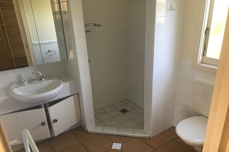 Photo of property in 2/11 Memorial Avenue, Ilam, Christchurch, 8053