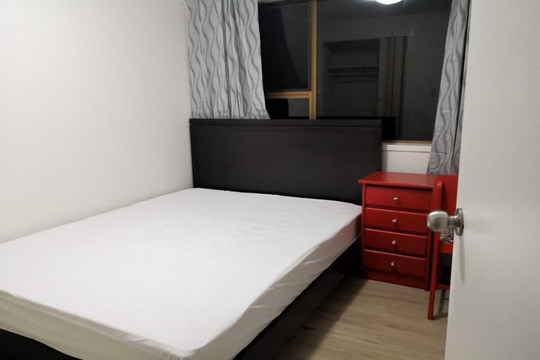 Photo of property in 2/325 Glenfield Road, Glenfield, Auckland, 0629