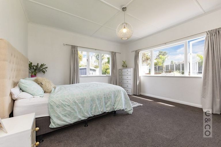 Photo of property in 18 Kent Terrace, Riverhead, 0820