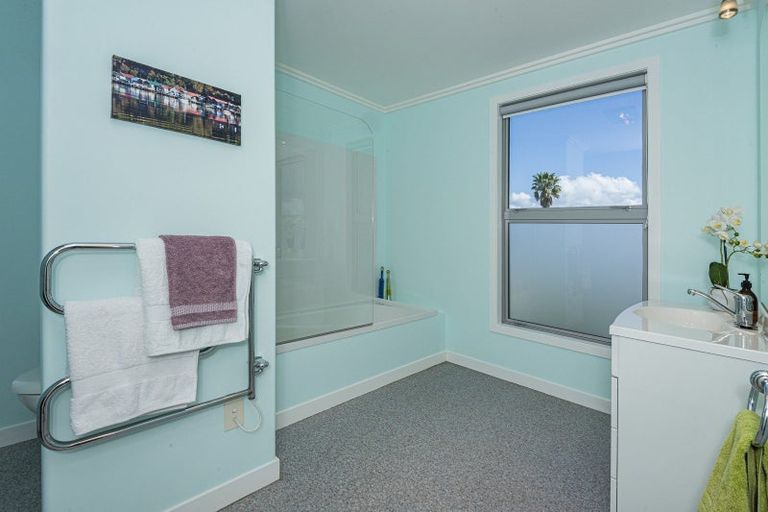 Photo of property in 2 Graham Street, One Tree Point, 0118