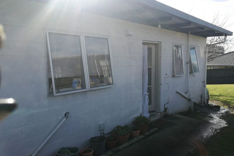 Photo of property in 2/60 Clayburn Road, Glen Eden, Auckland, 0602