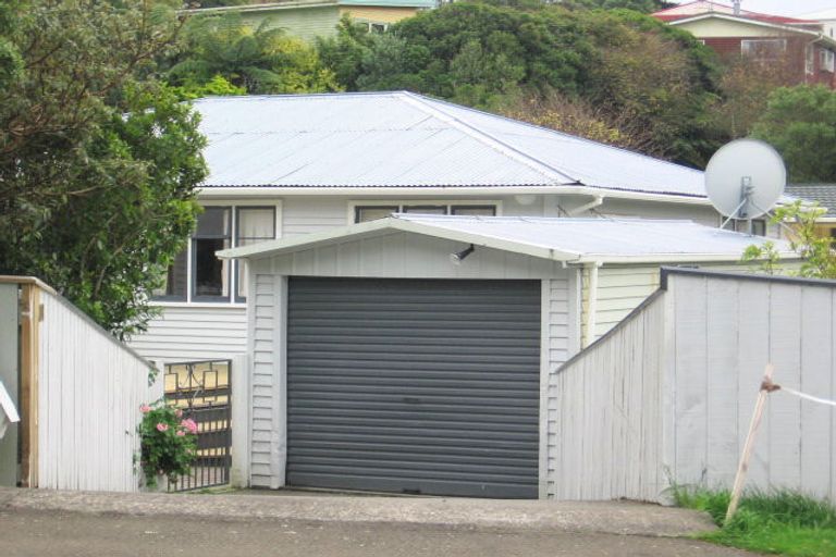 Photo of property in 104 Broderick Road, Johnsonville, Wellington, 6037