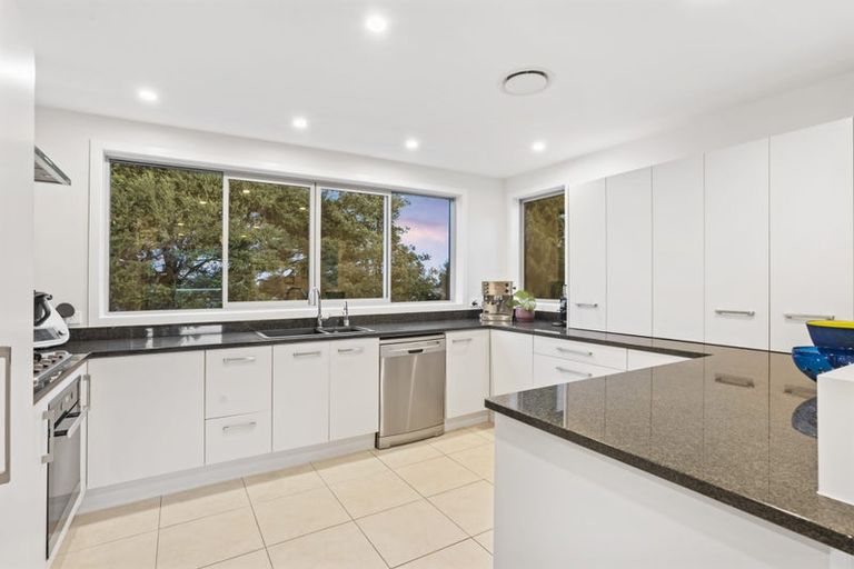 Photo of property in 32b Parr Terrace, Castor Bay, Auckland, 0620