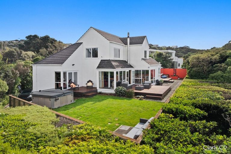 Photo of property in 32 Penryn Drive, Camborne, Porirua, 5026