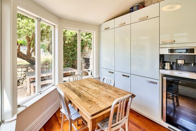 Photo of property in 19 The Crescent, Roseneath, Wellington, 6011