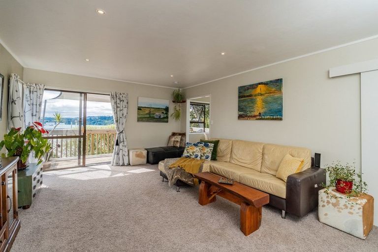 Photo of property in 2/35 Dakota Avenue, Beach Haven, Auckland, 0626