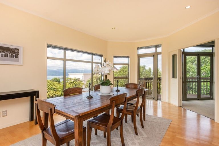 Photo of property in 42 Dress Circle, Newlands, Wellington, 6037