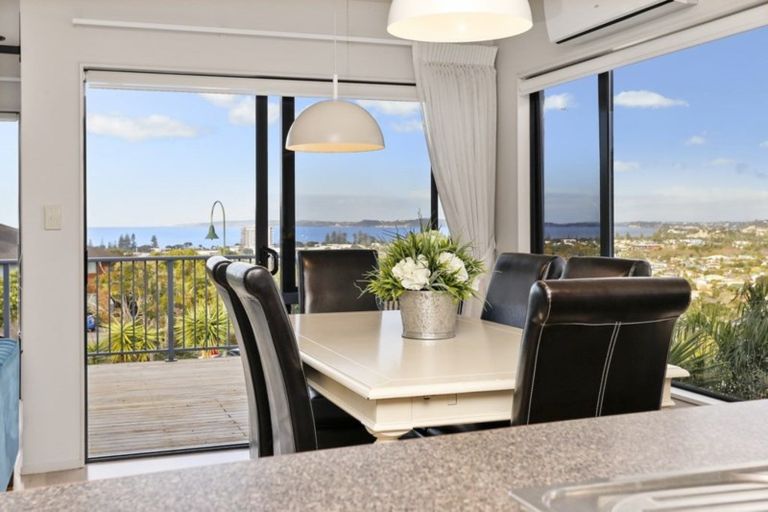 Photo of property in 11 Dorchester Place, Orewa, 0931