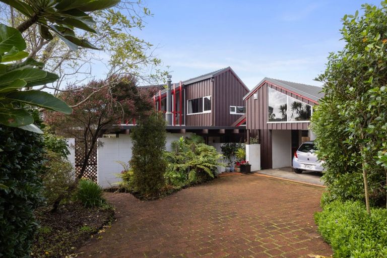 Photo of property in 18 Miraka Place, Birkenhead, Auckland, 0626
