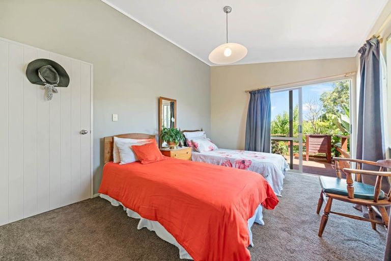 Photo of property in 5 Woodbank Drive, Glen Eden, Auckland, 0602