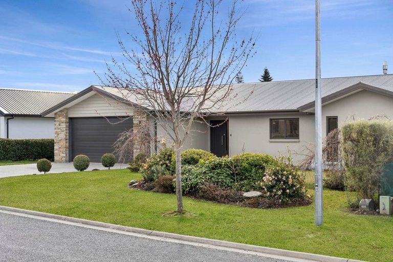 Photo of property in 4 Daniels Terrace, Wanaka, 9305