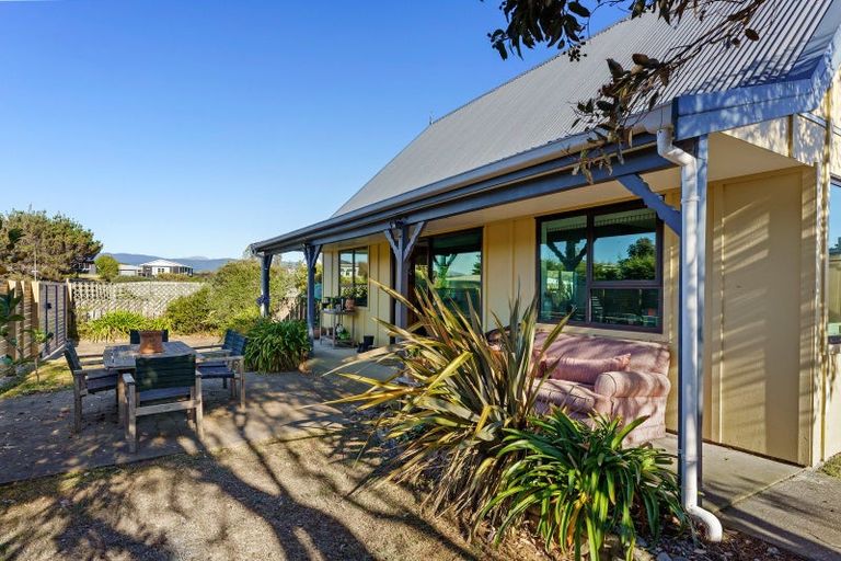 Photo of property in 6 James Street, Waikawa Beach, Levin, 5573