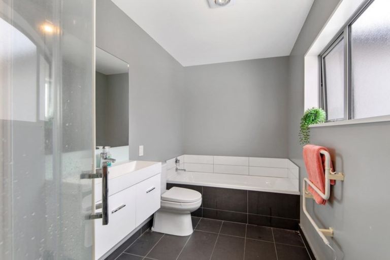 Photo of property in 70a Elizabeth Street, Riccarton, Christchurch, 8041