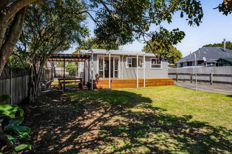 Photo of property in 33 Woodleigh Street, Frankleigh Park, New Plymouth, 4310