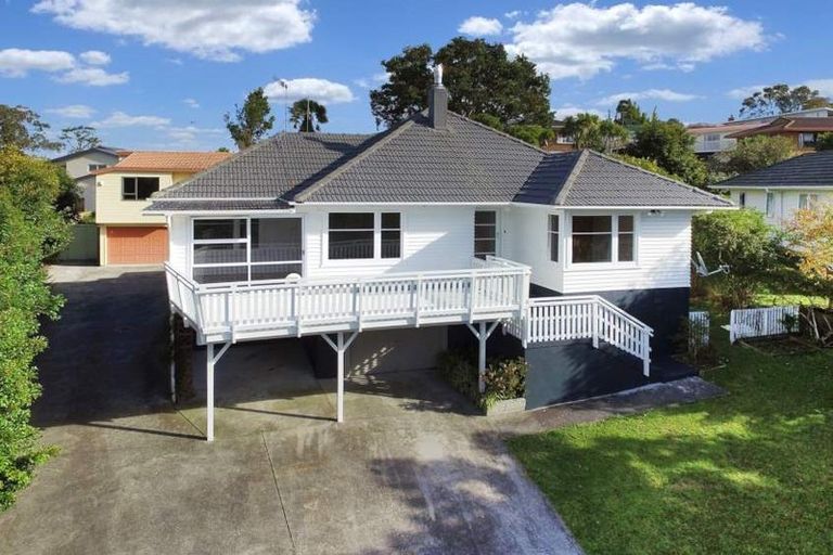 Photo of property in 2/10 Roband Avenue, Glenfield, Auckland, 0629