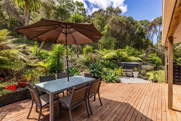 Photo of property in 8 Kaipatiki Rise, Haruru, 0204