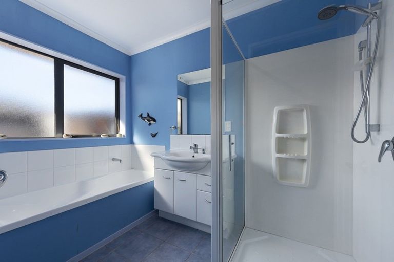 Photo of property in 46 Percy Kinsman Crescent, Riverstone Terraces, Upper Hutt, 5018