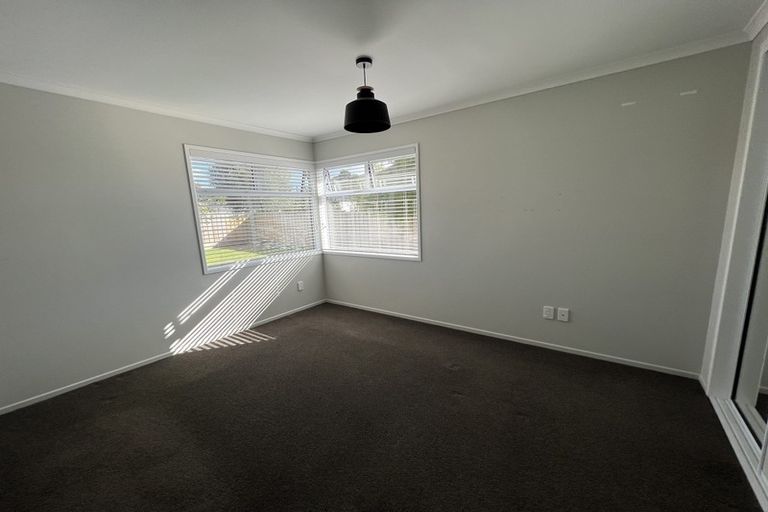 Photo of property in 7 Booralee Avenue, Botany Downs, Auckland, 2010