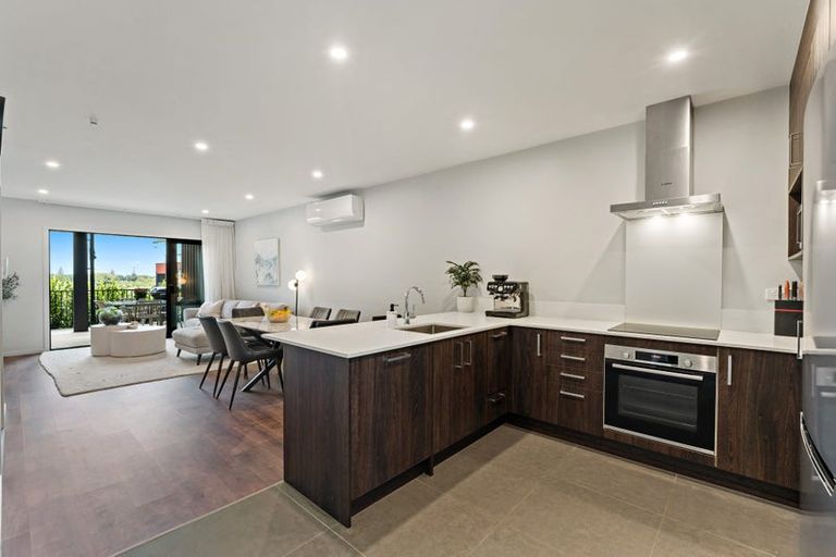 Photo of property in 116 Te Oneroa Way, Long Bay, Auckland, 0630