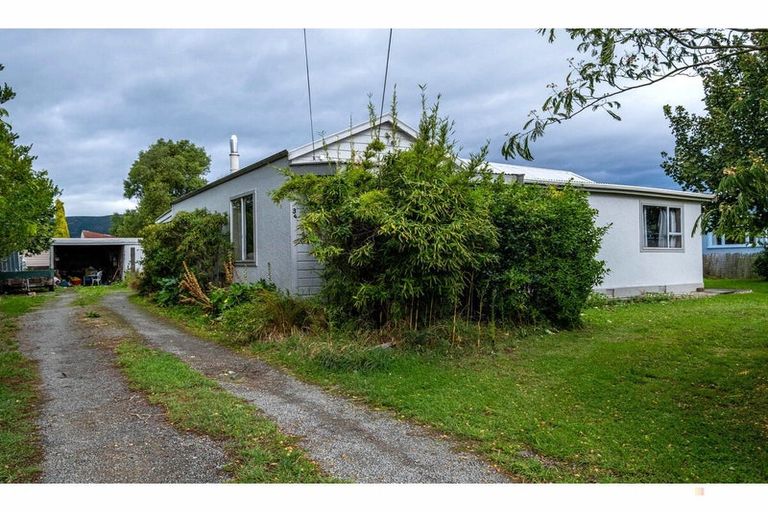 Photo of property in 35 Leonard Street, Waimate, 7924