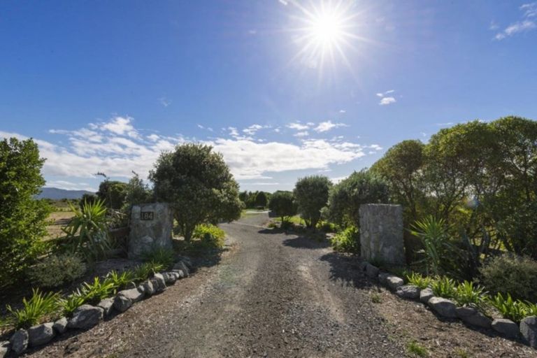 Photo of property in 184 Paetawa Road, Peka Peka, Waikanae, 5391
